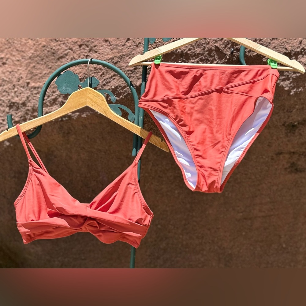 CUPSHE Women's Bikini Set High Waisted V-Neck Twist Front NWOT